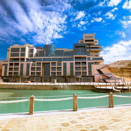 Caspian Riviera Grand Palace Hotel Aktau  Exterior foto The new building of the University of Jordan