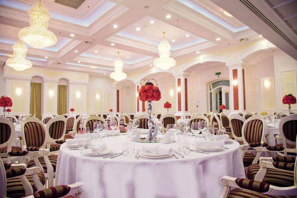 Caspian Riviera Grand Palace Hotel Aktau  Exterior foto The ballroom at the hotel