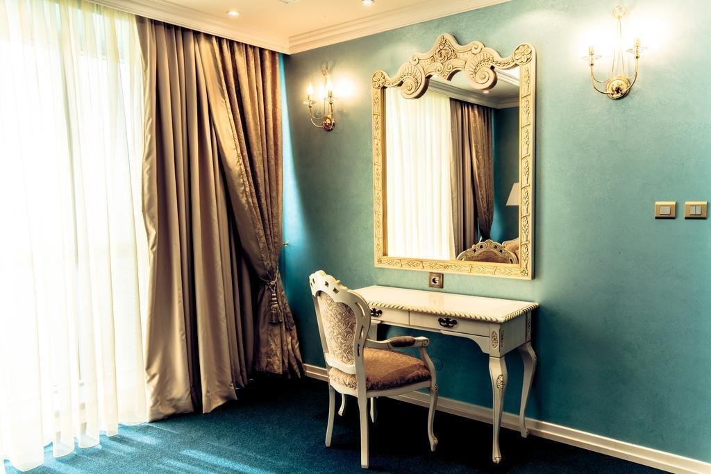 Caspian Riviera Grand Palace Hotel Aktau  Exterior foto A dressing table