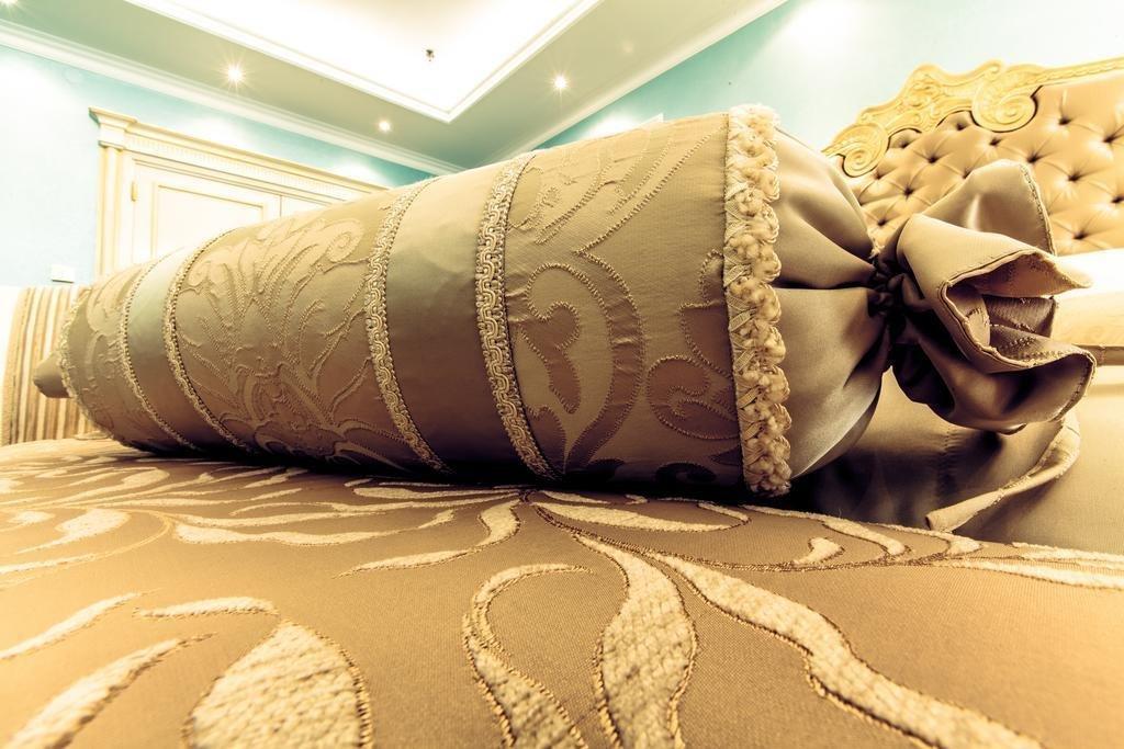 Caspian Riviera Grand Palace Hotel Aktau  Exterior foto A rolled carpet
