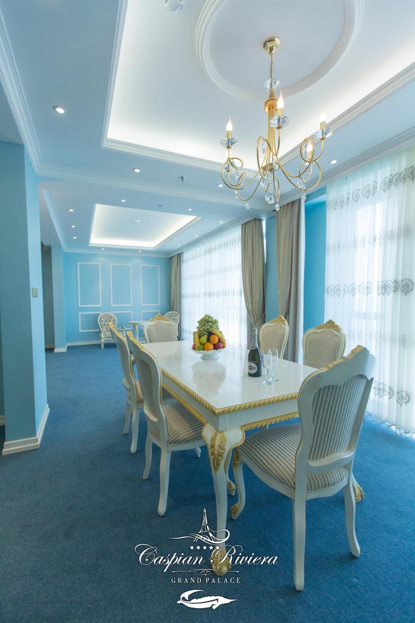 Caspian Riviera Grand Palace Hotel Aktau  Exterior foto A suite at the hotel