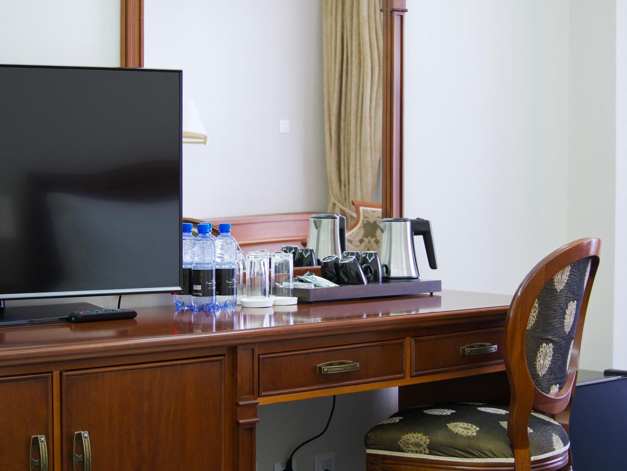 Caspian Riviera Grand Palace Hotel Aktau  Exterior foto A hotel room in the hotel