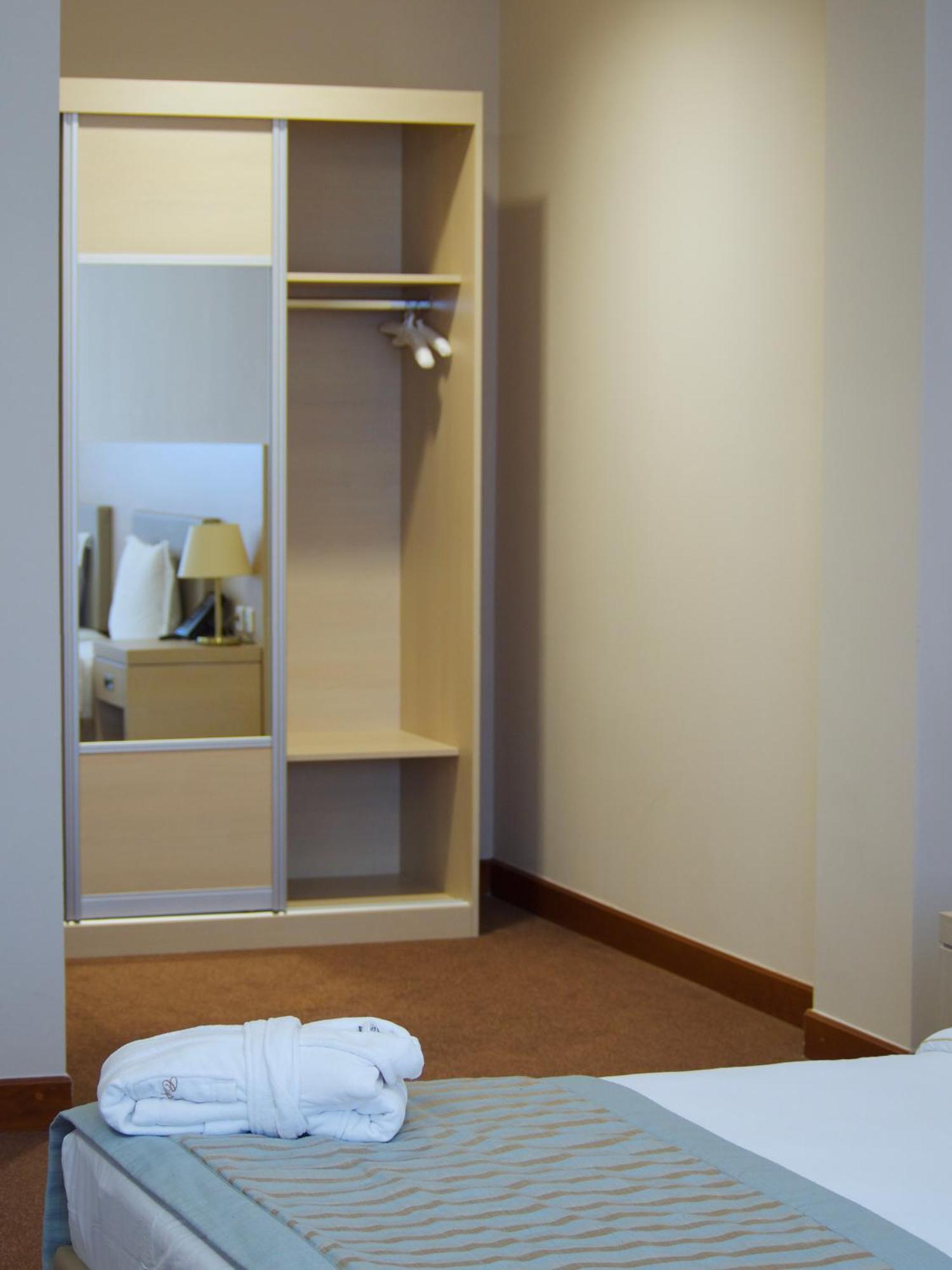 Caspian Riviera Grand Palace Hotel Aktau  Exterior foto Sliding doors