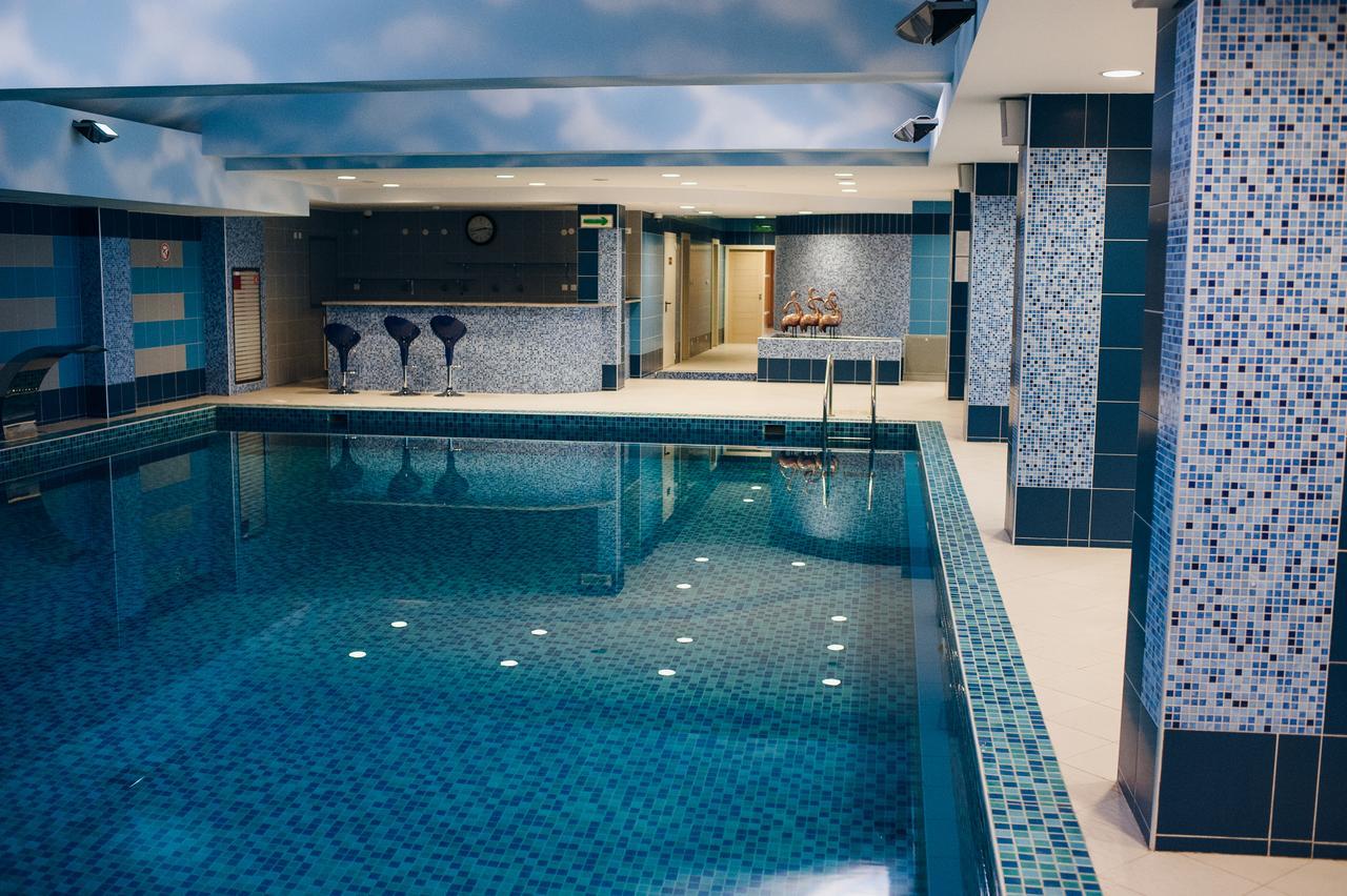 Caspian Riviera Grand Palace Hotel Aktau  Exterior foto The swimming pool at the hotel