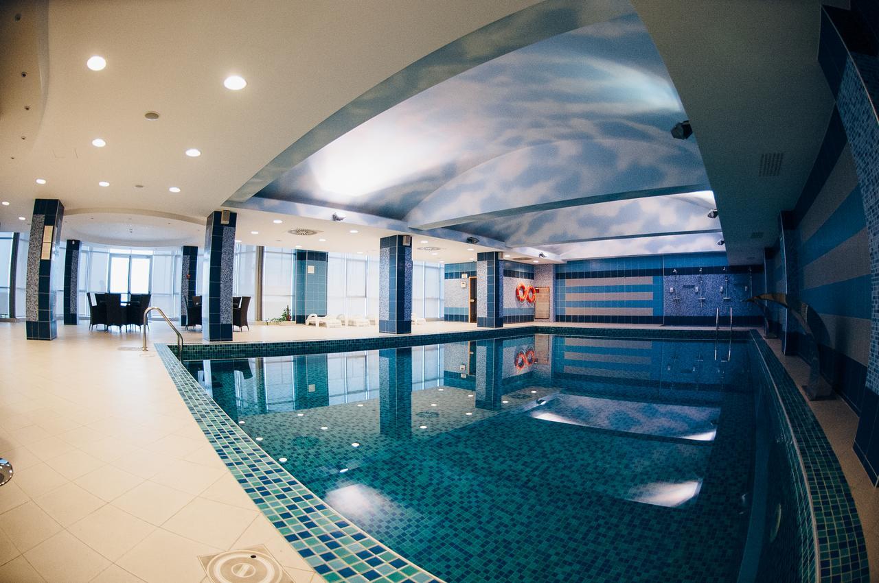 Caspian Riviera Grand Palace Hotel Aktau  Exterior foto The pool at the hotel