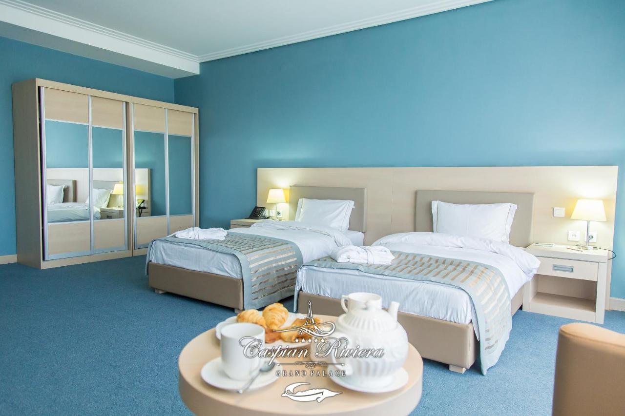 Caspian Riviera Grand Palace Hotel Aktau  Exterior foto A room at the hotel