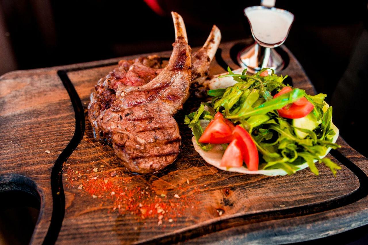 Caspian Riviera Grand Palace Hotel Aktau  Exterior foto A grilled lamb chop with a fresh salad